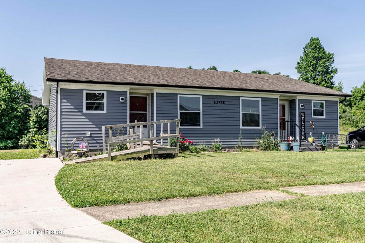1318 Farmingdale Dr - Photo 1