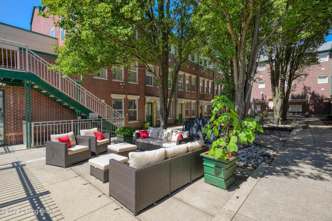 951 Baxter Ave - Photo 1