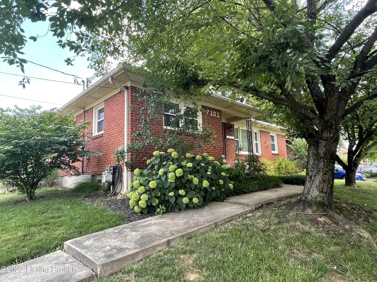 7101 Shepherdsville Rd - Photo 1