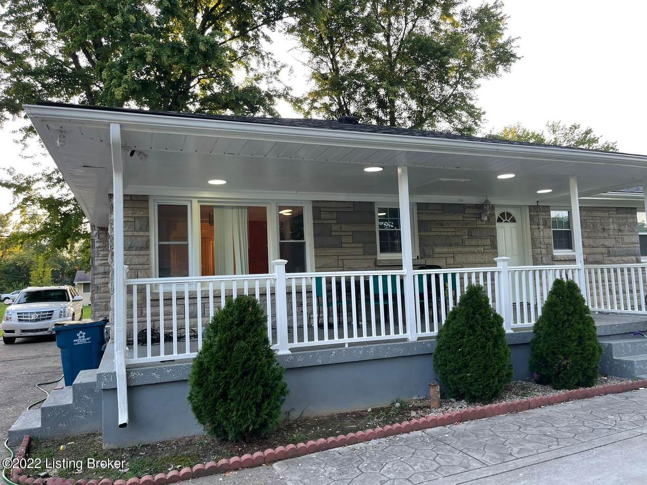 6905 Charmon Ave - Photo 1