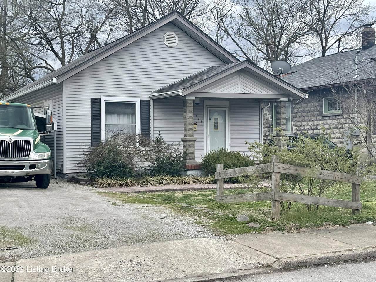 160 Ottawa Ave - Photo 1