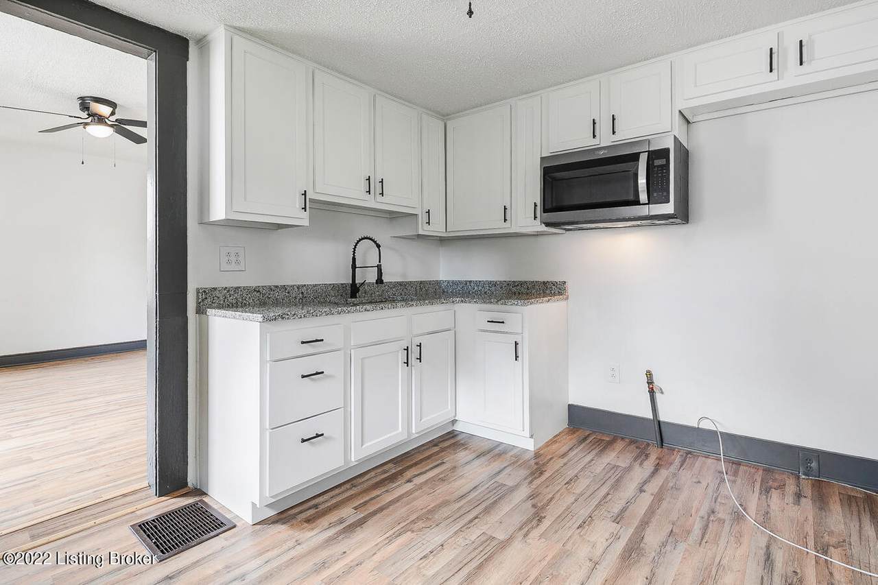 105 30th St - Photo 1