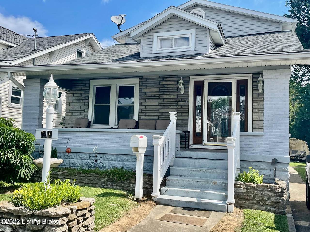 1219 Schiller Ave - Photo 1