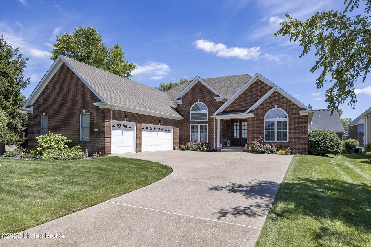 230 Champions Way - Photo 1