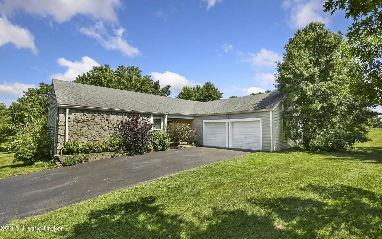 1441 Manor Way - Photo 1