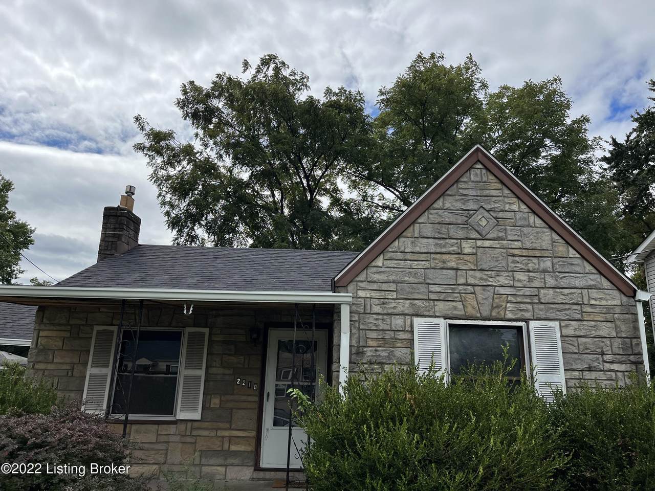 2210 Elmhurst Ave - Photo 1