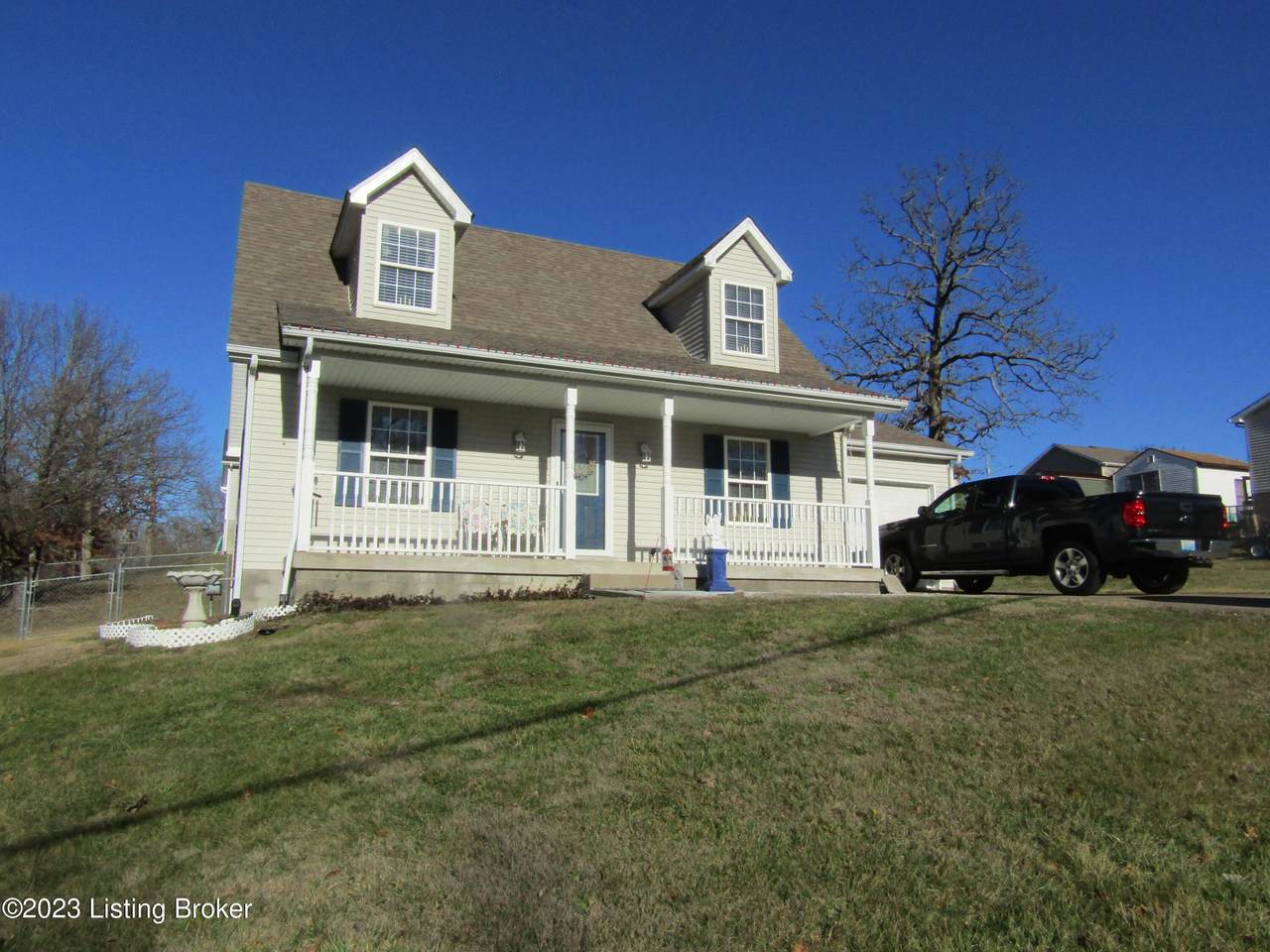 415 Sunset Dr - Photo 1