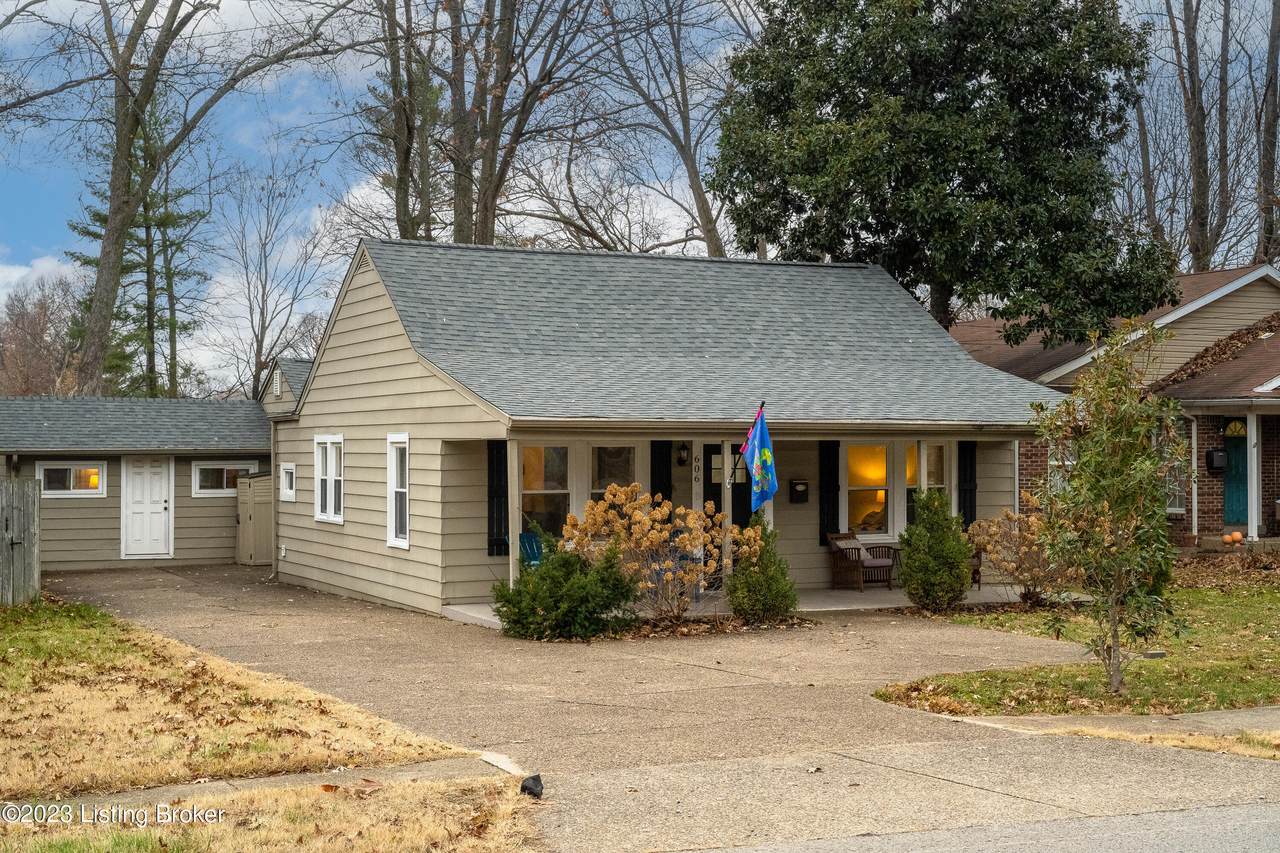 606 Washburn Ave - Photo 1