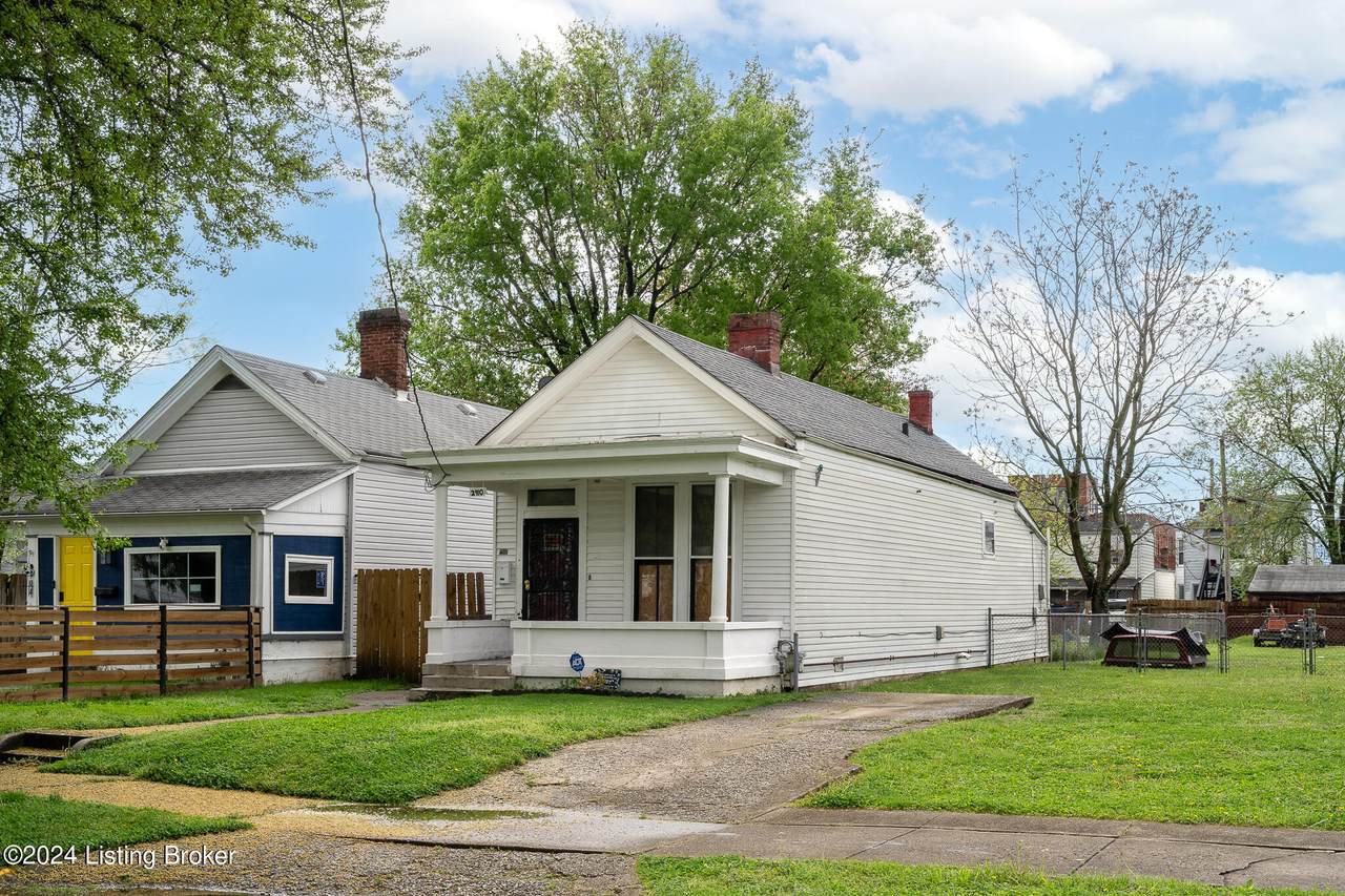 2910 Main St - Photo 1