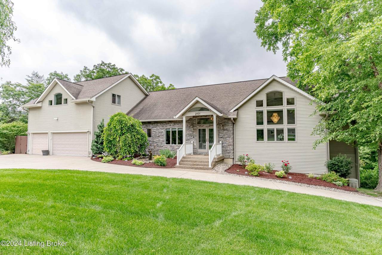 2101 Sky View Dr - Photo 1