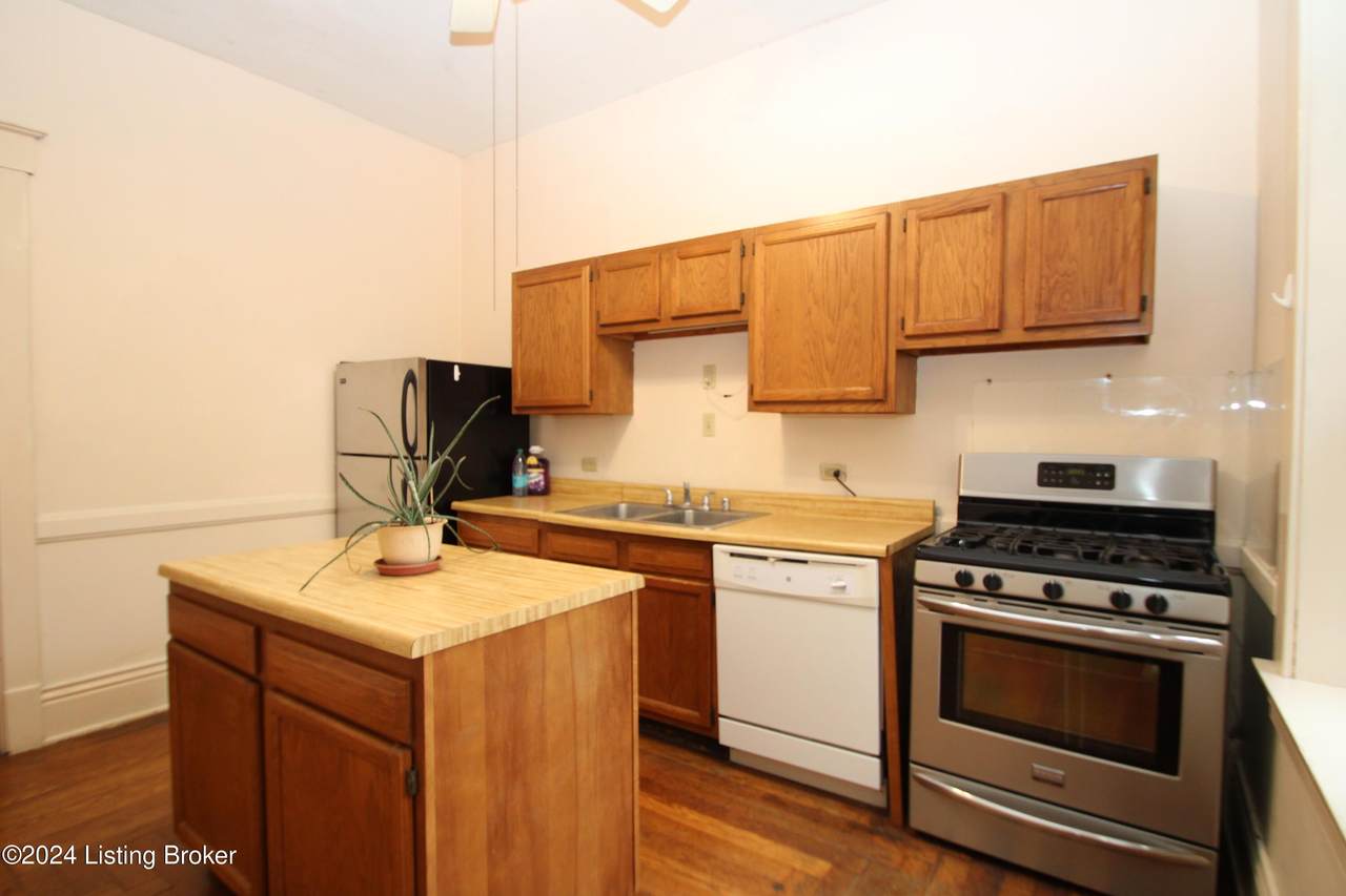 2062 Eastern Pkwy - Photo 1