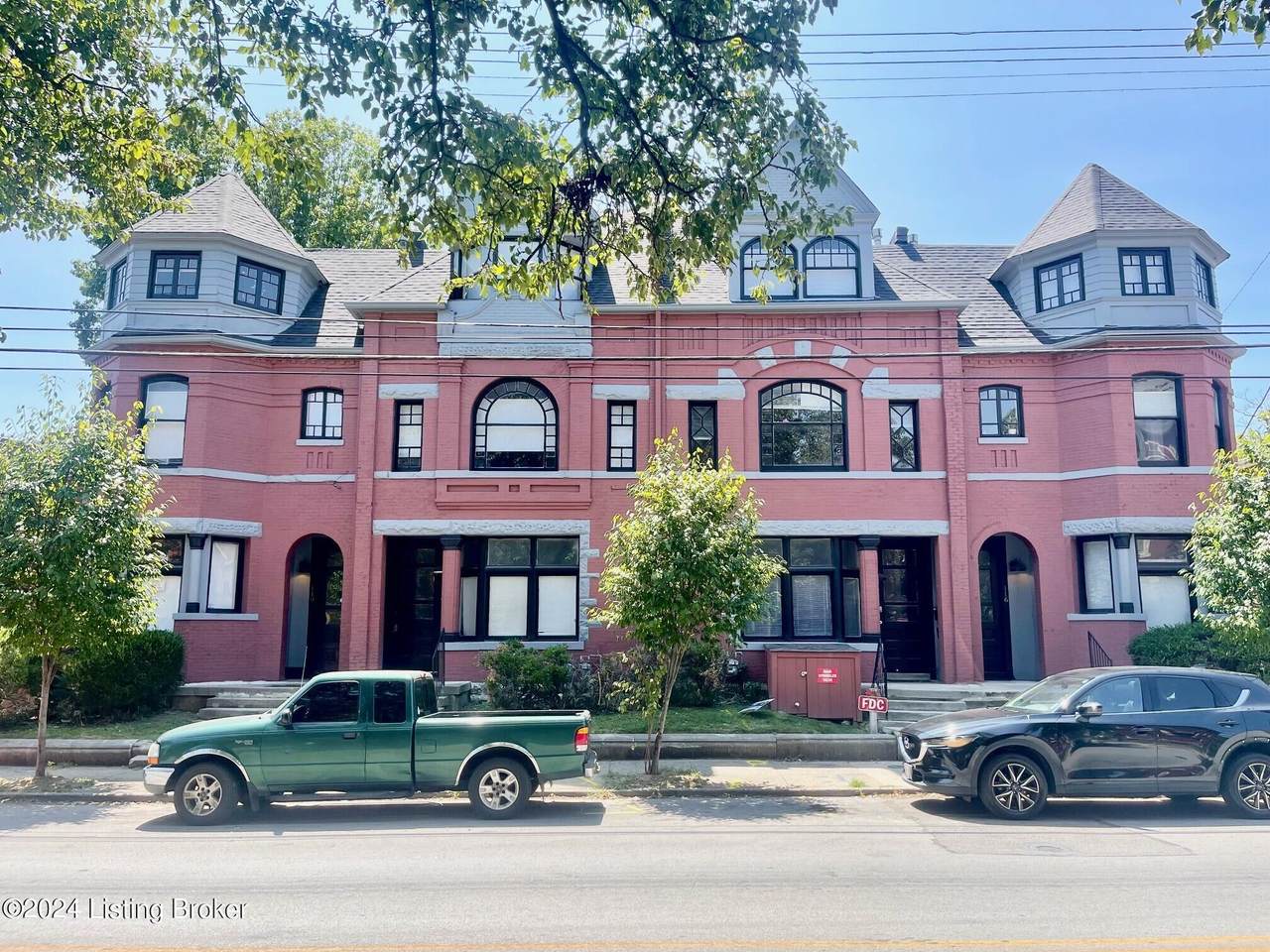 112 Oak St - Photo 1