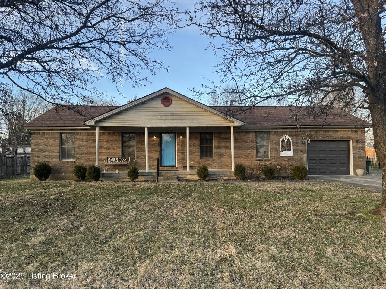 2804 Oakwood Dr - Photo 1