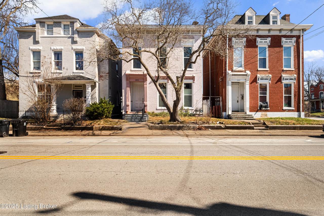 1033 Brook St - Photo 1