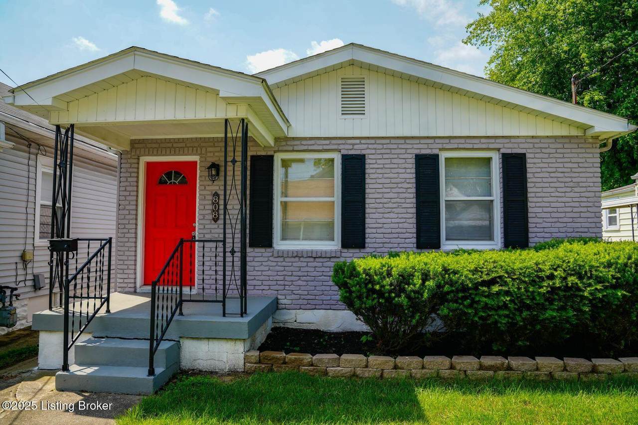 808 Beecher St - Photo 1