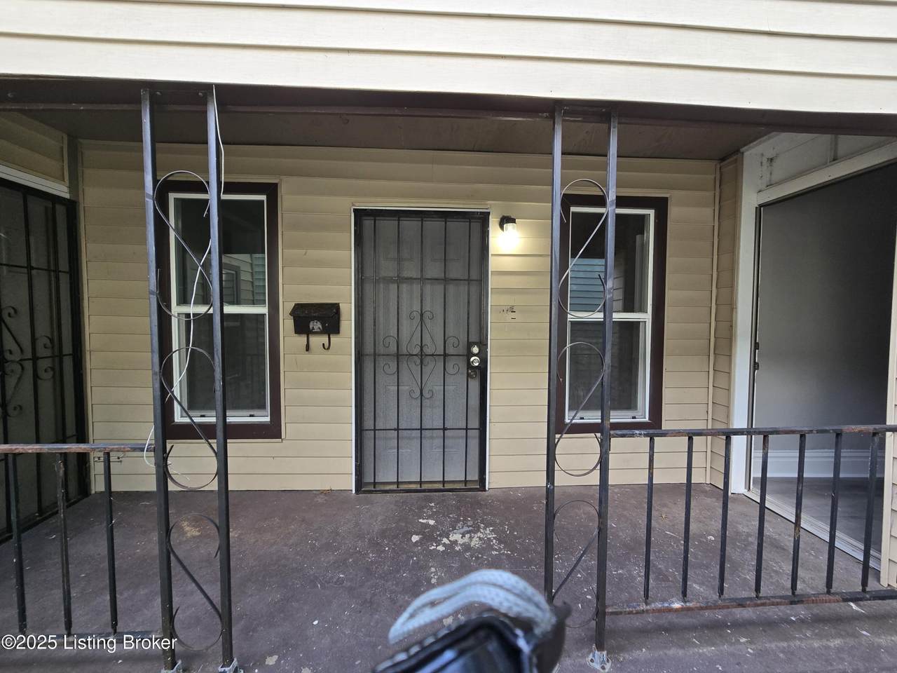 1542 Garland Ave - Photo 1