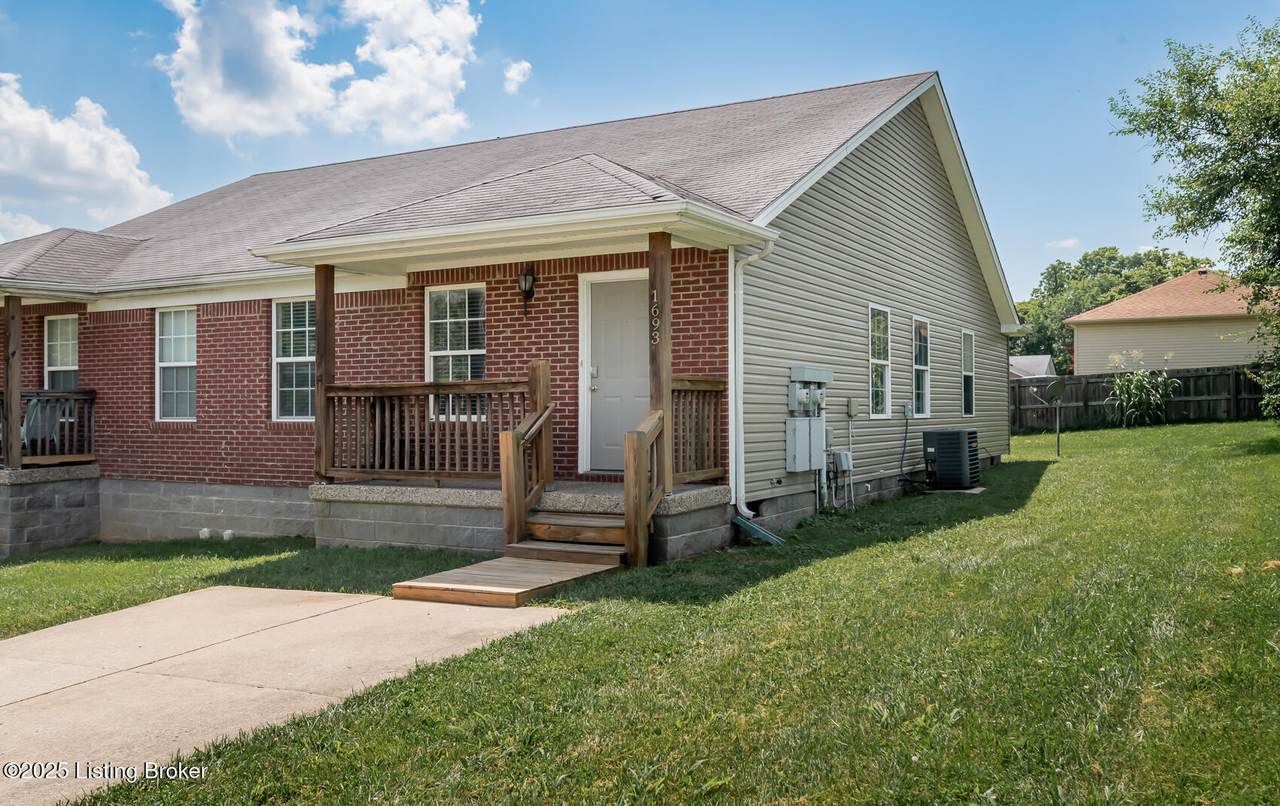 1693 Robin Rd - Photo 1