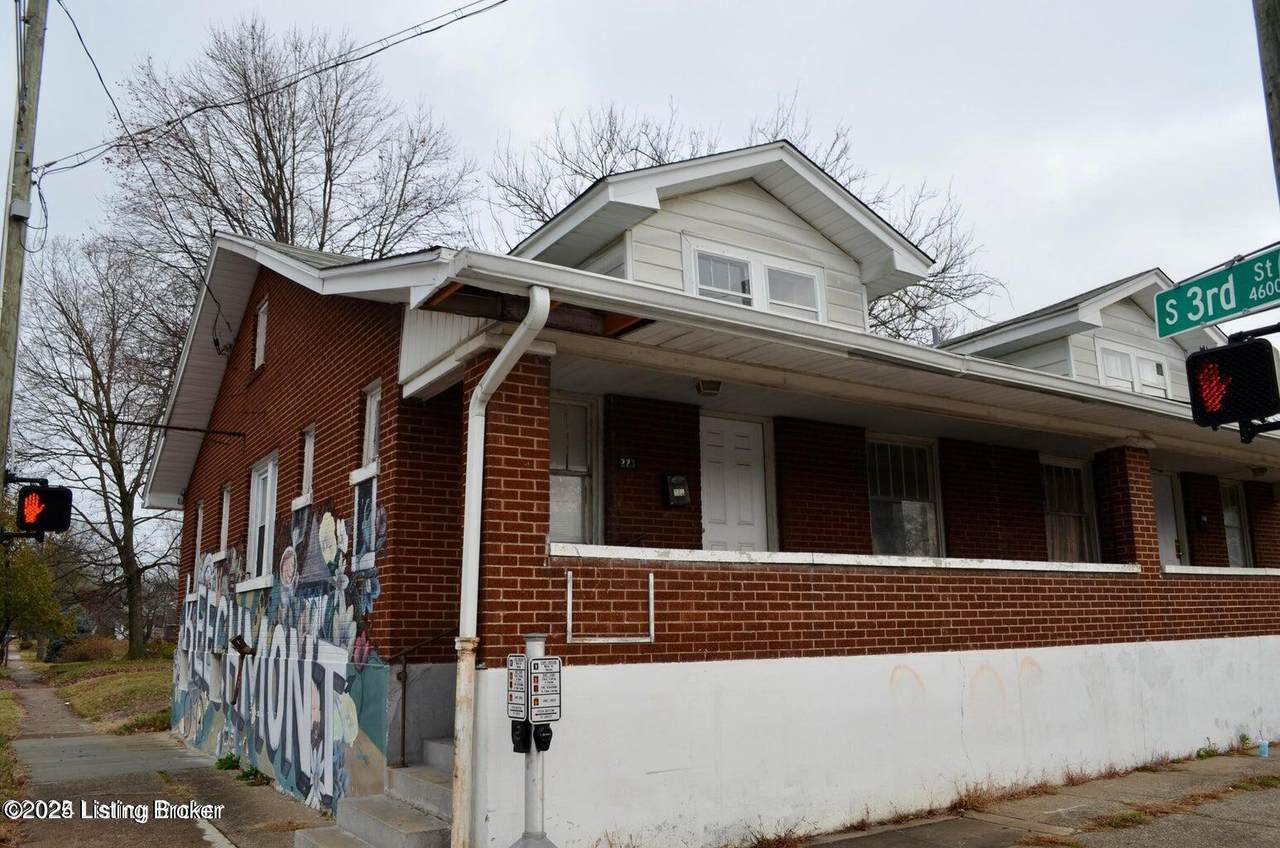 221 Woodlawn Ave - Photo 1