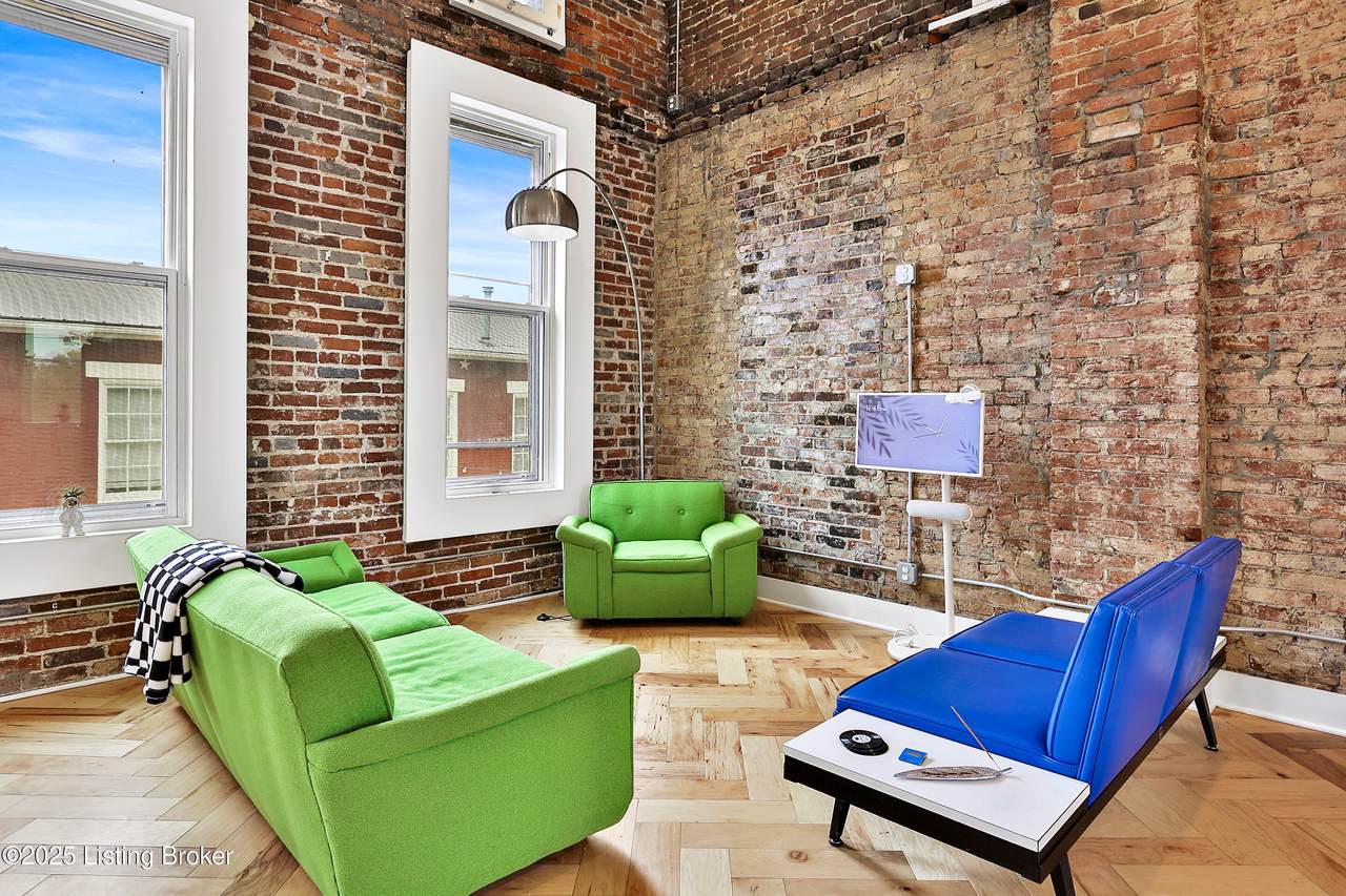 410 Sixth St - Photo 1