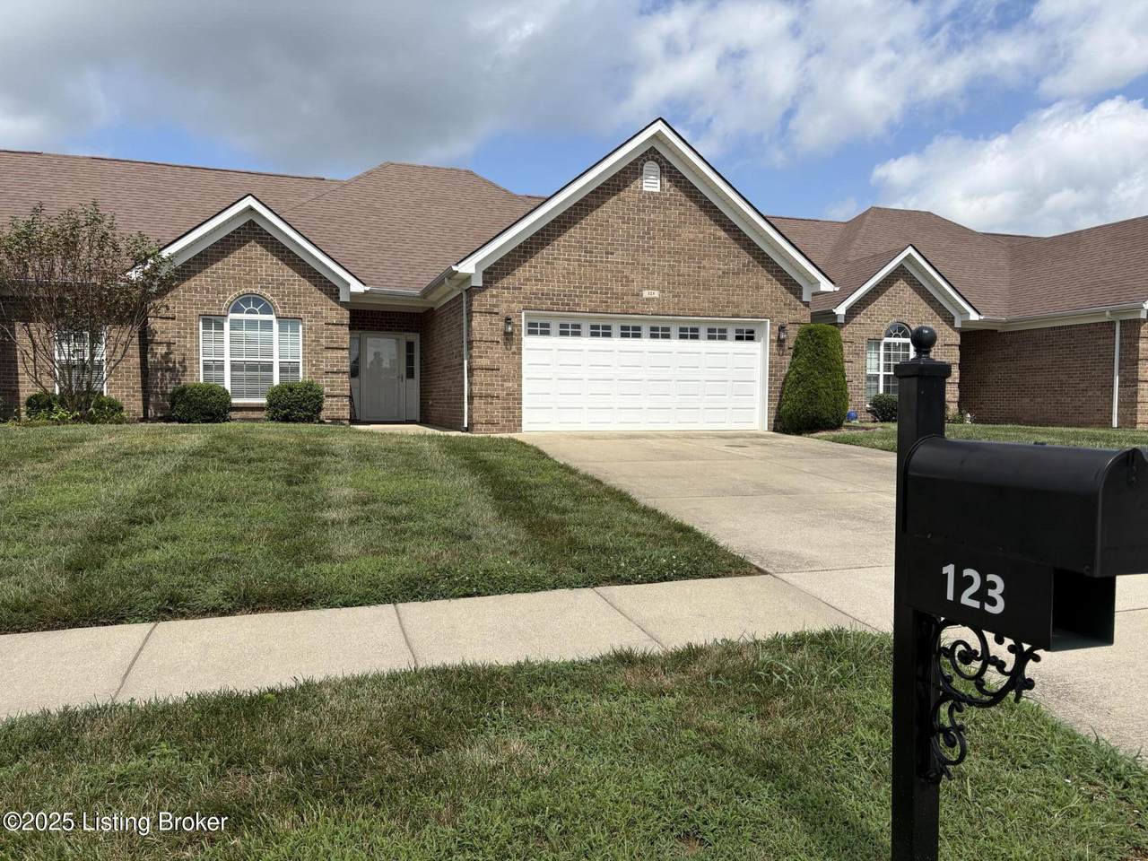 123 Kinley Dr - Photo 1