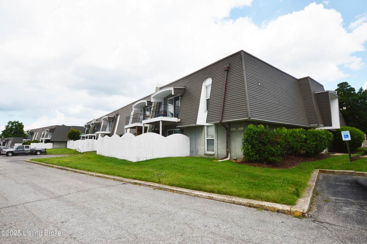 806 Lafontenay Ct - Photo 1