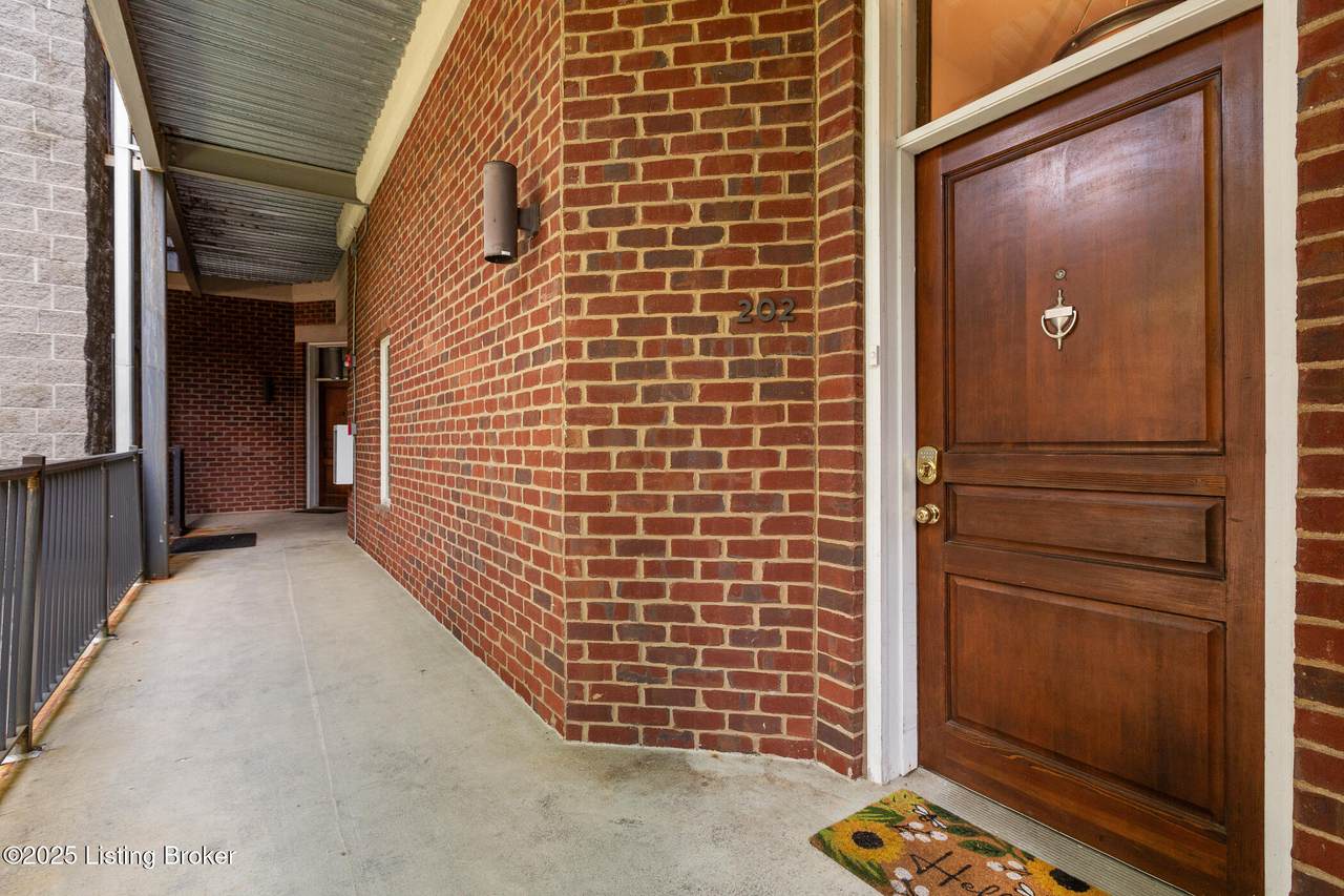 2011 Frankfort Ave - Photo 1