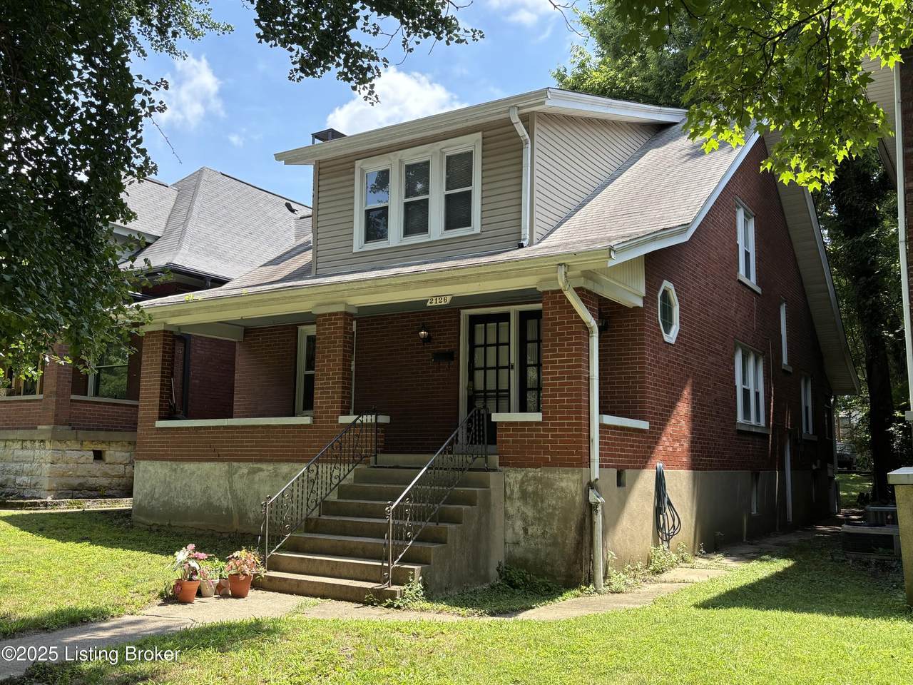 2126 Sherwood Ave - Photo 1
