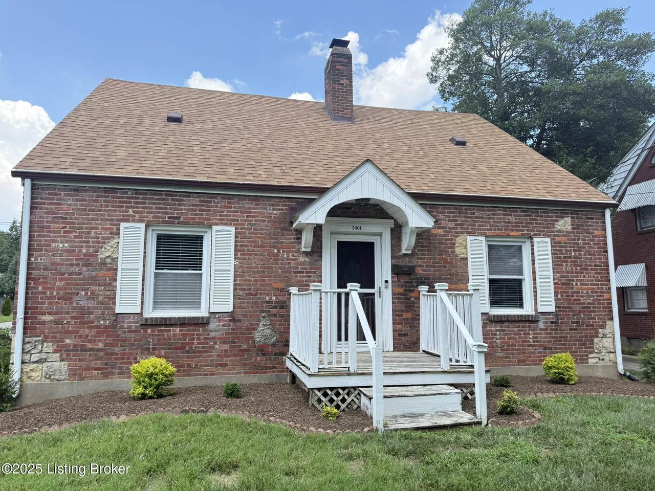 2401 Hawthorne Ave - Photo 1