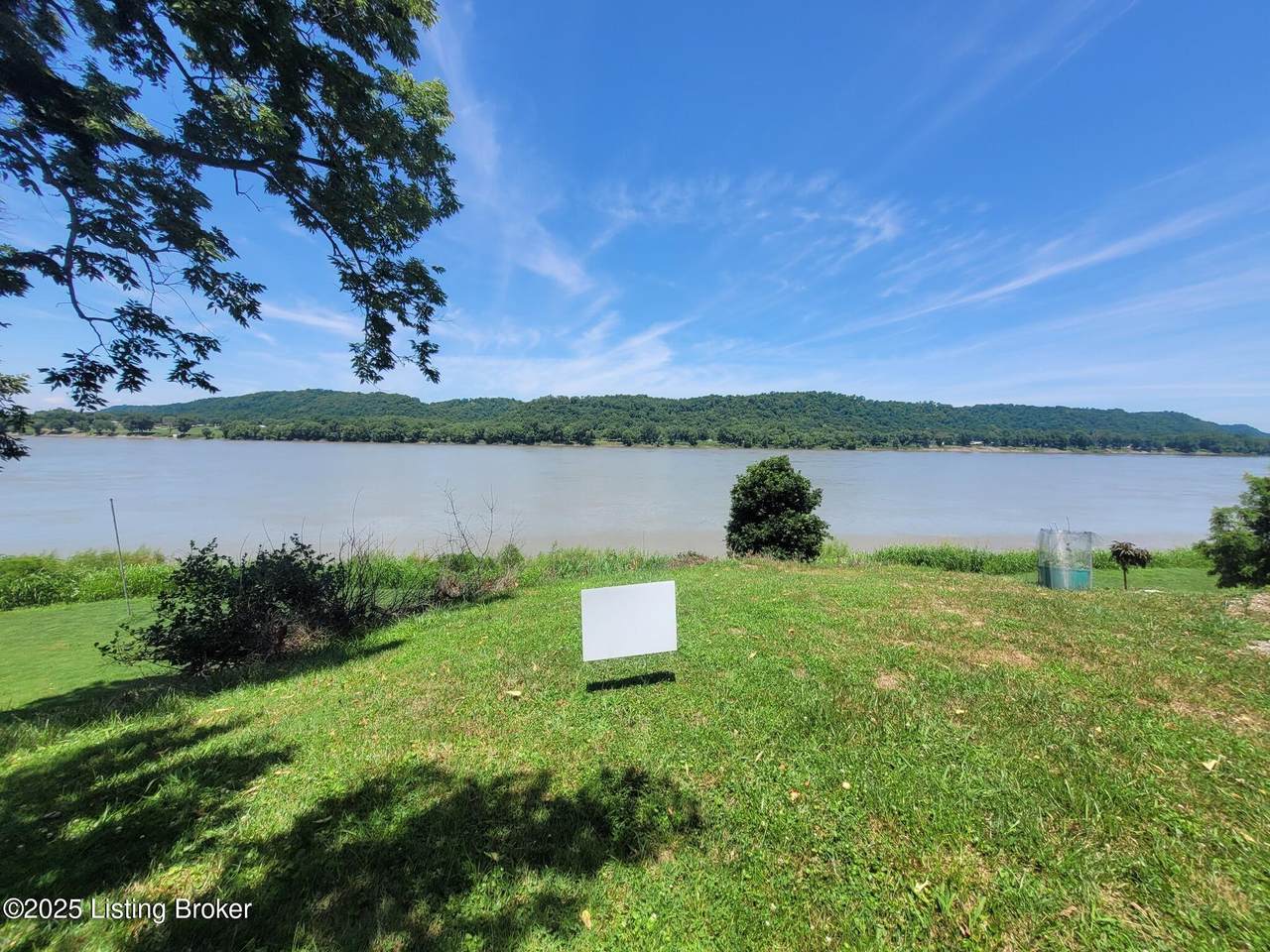 719 Main St - Photo 1