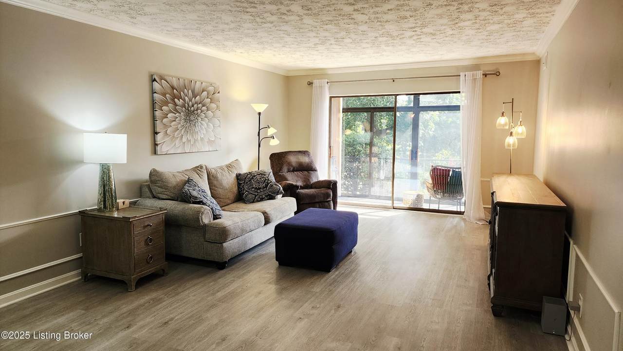 1600 Gardiner Ln - Photo 1