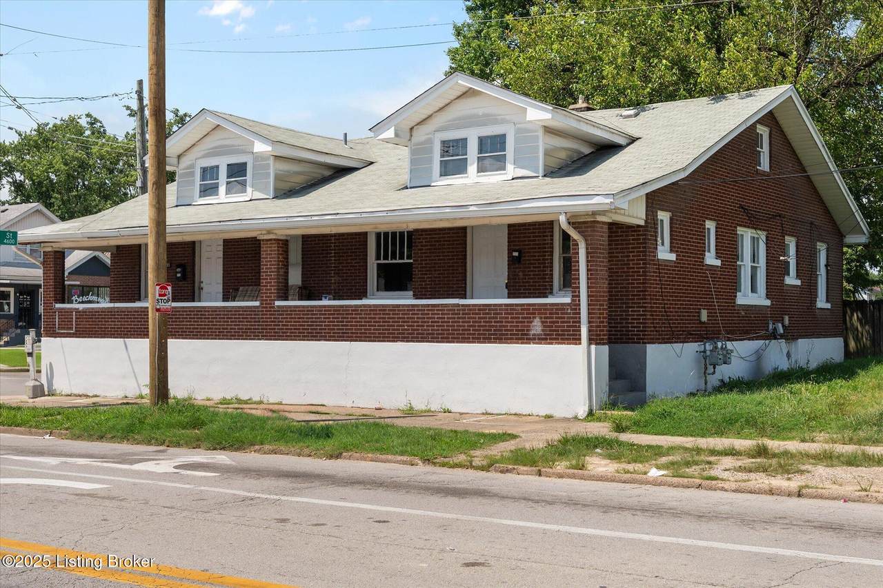 221 Woodlawn Ave - Photo 1