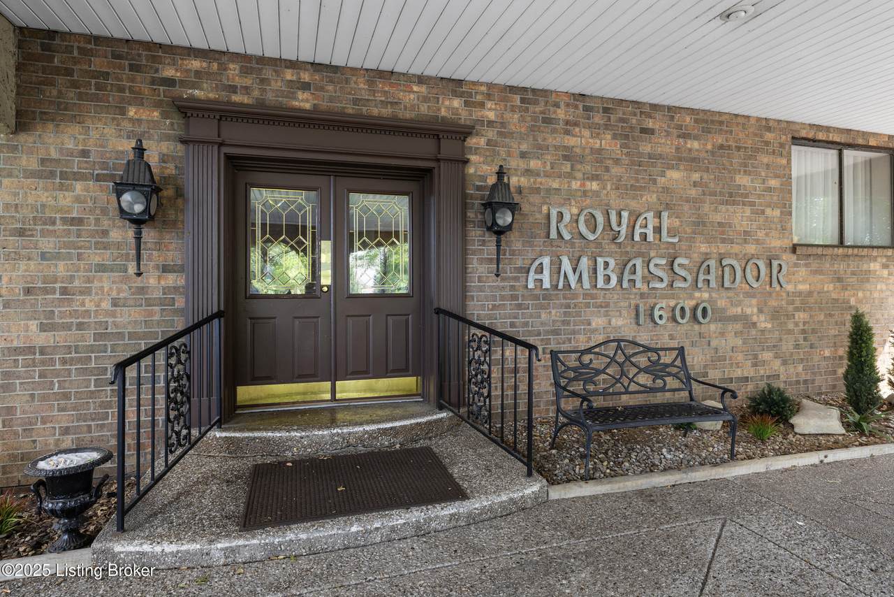 1600 Gardiner Ln - Photo 1