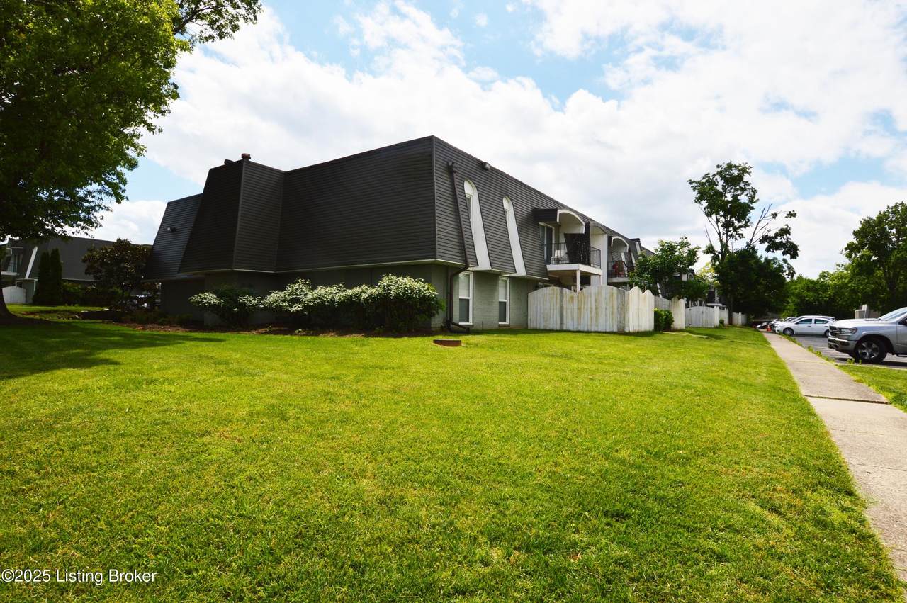 1102 La Fontenay Ct - Photo 1