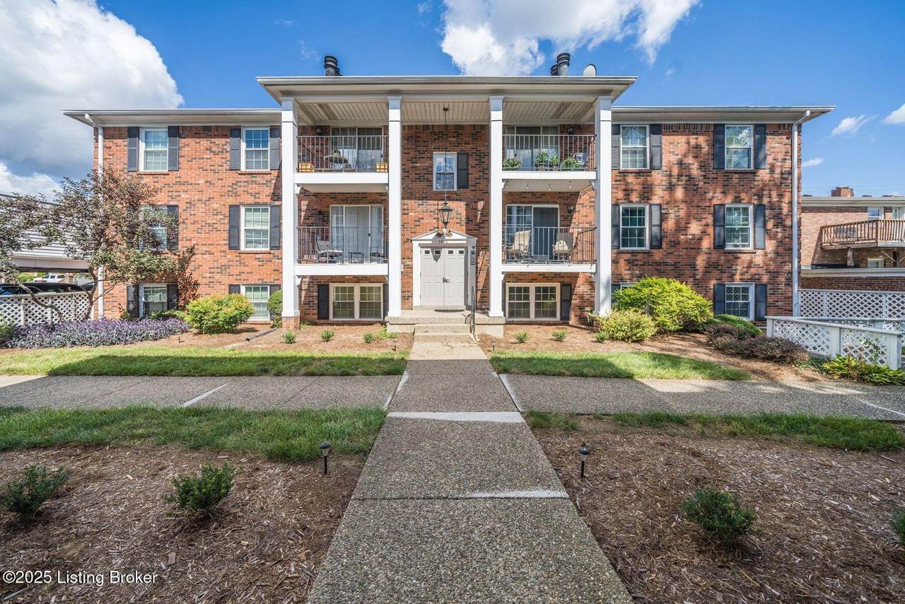 3301 Colonial Manor Cir - Photo 1