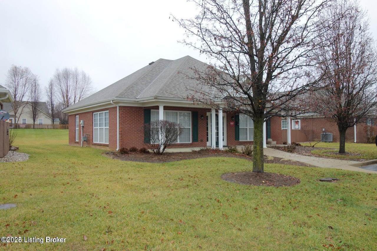 828 Garden Pointe Dr - Photo 1