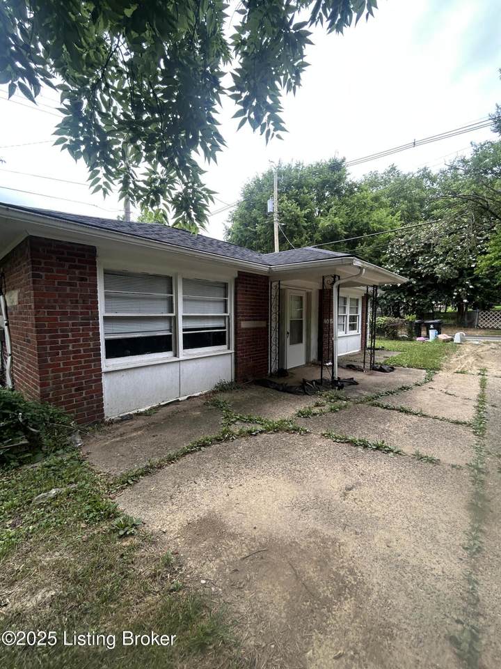 4616 Southern Pkwy - Photo 1