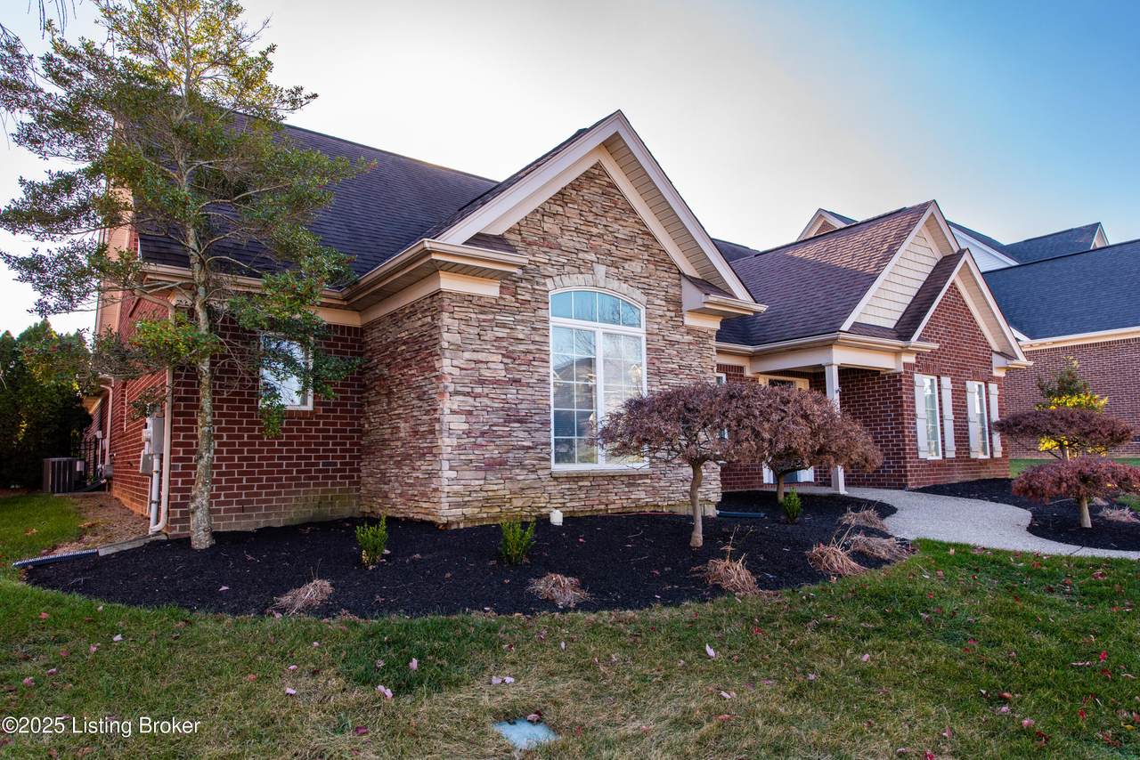 1006 Champions Cir - Photo 1