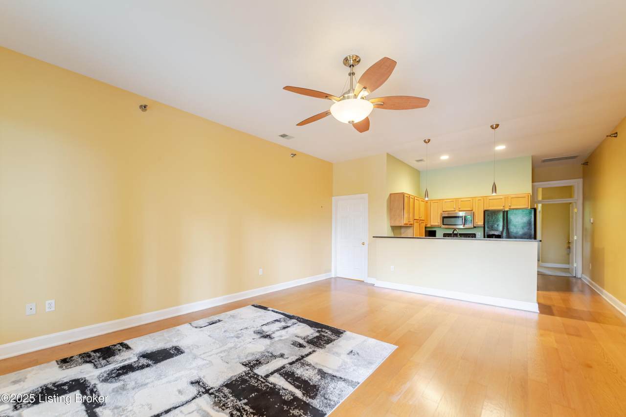 900 5th St - Photo 1