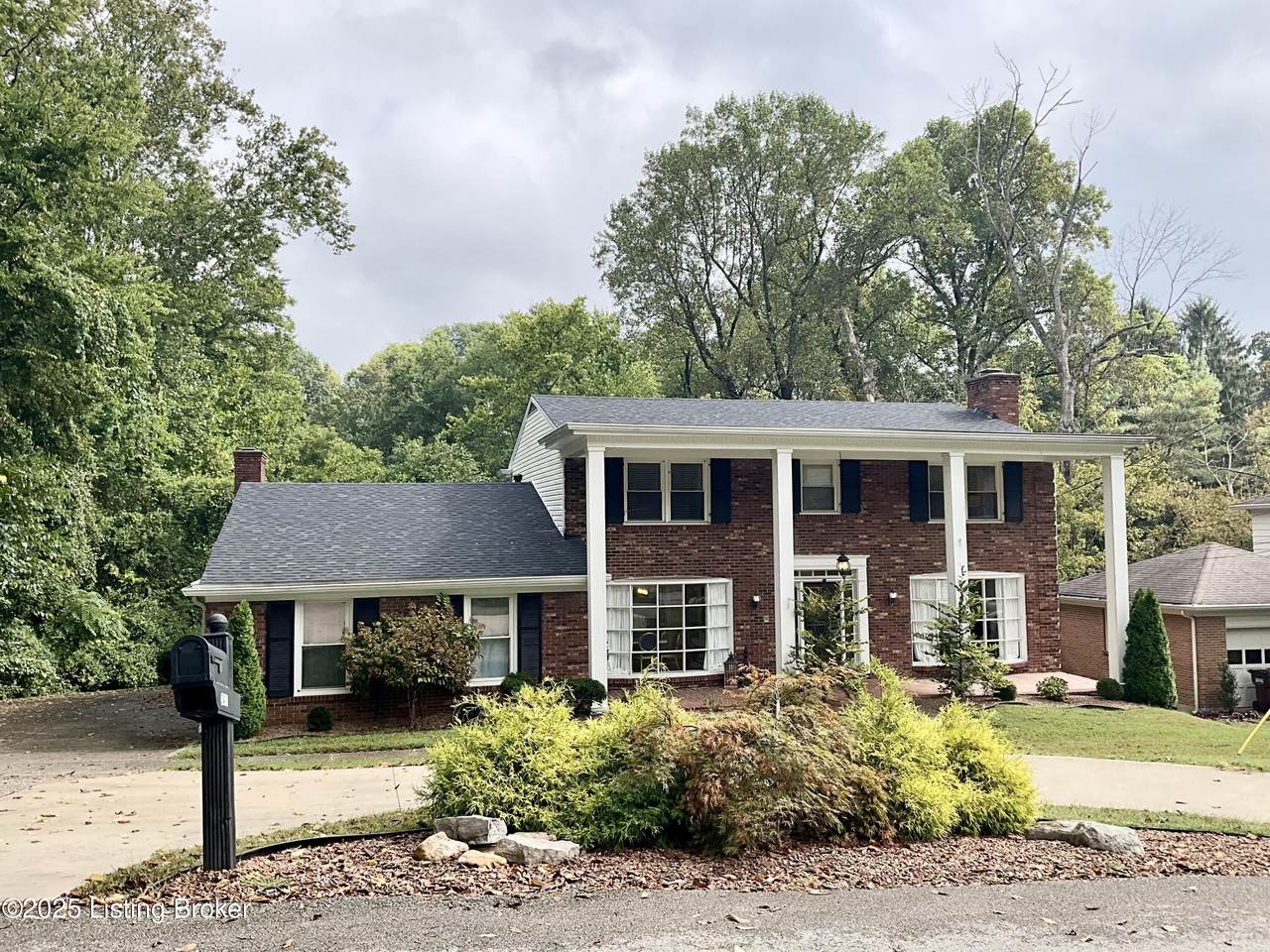 2411 Chadford Way - Photo 1