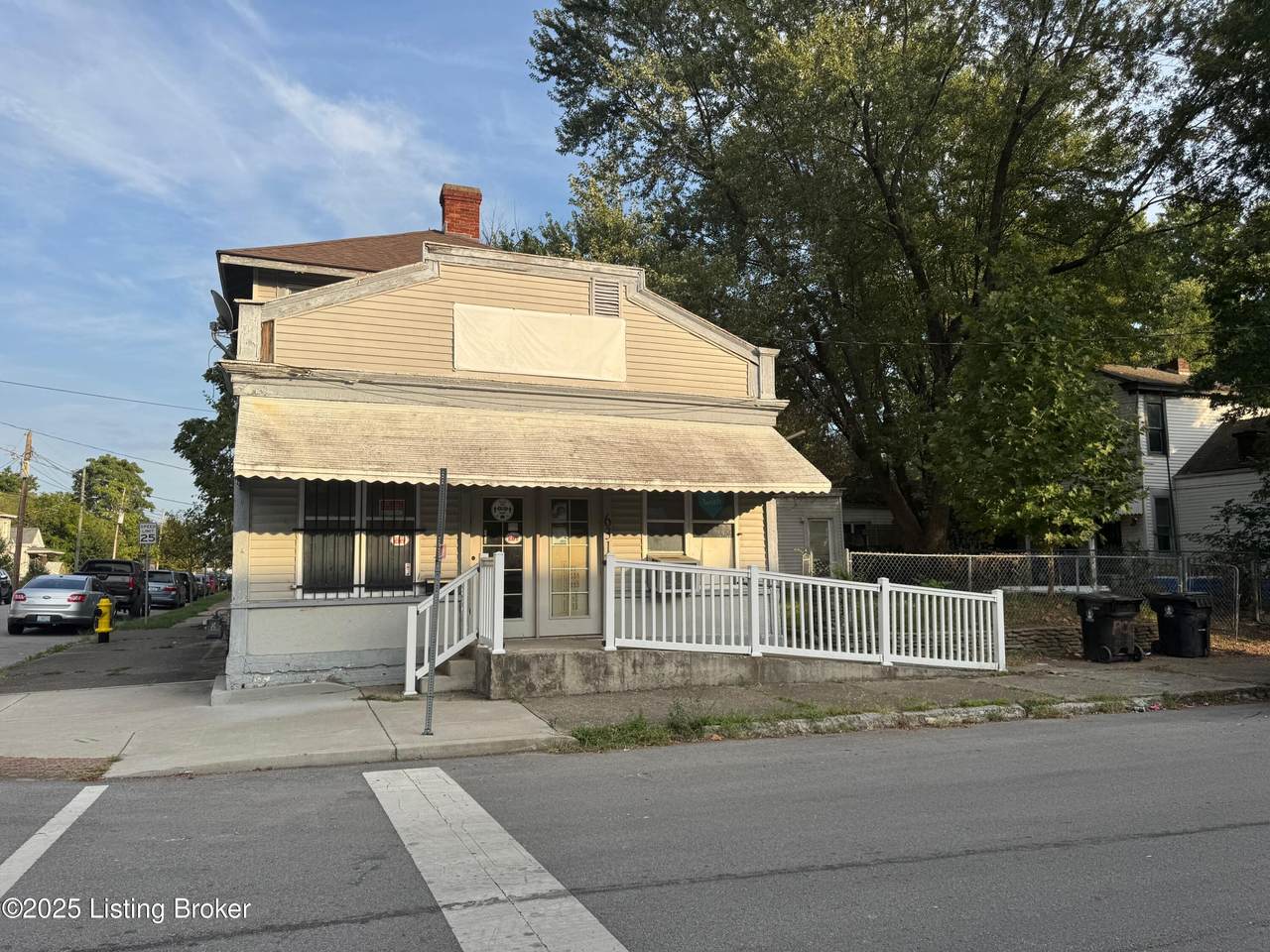 631 25th St - Photo 1