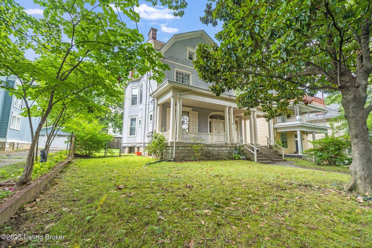 2073 Sherwood Ave - Photo 1