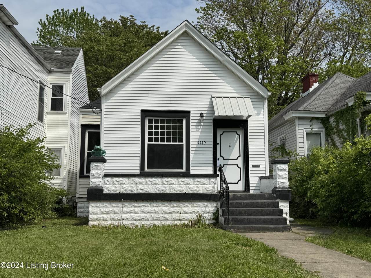 1449 Beech St - Photo 1