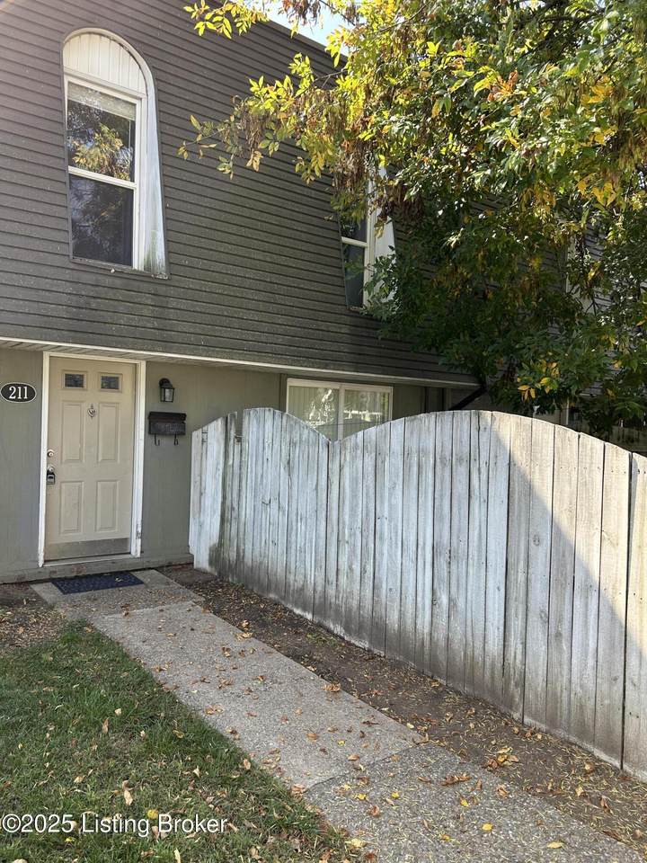 211 La Fontenay Ct - Photo 1