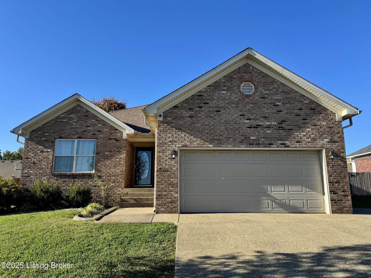 252 Halcomb Ct - Photo 1