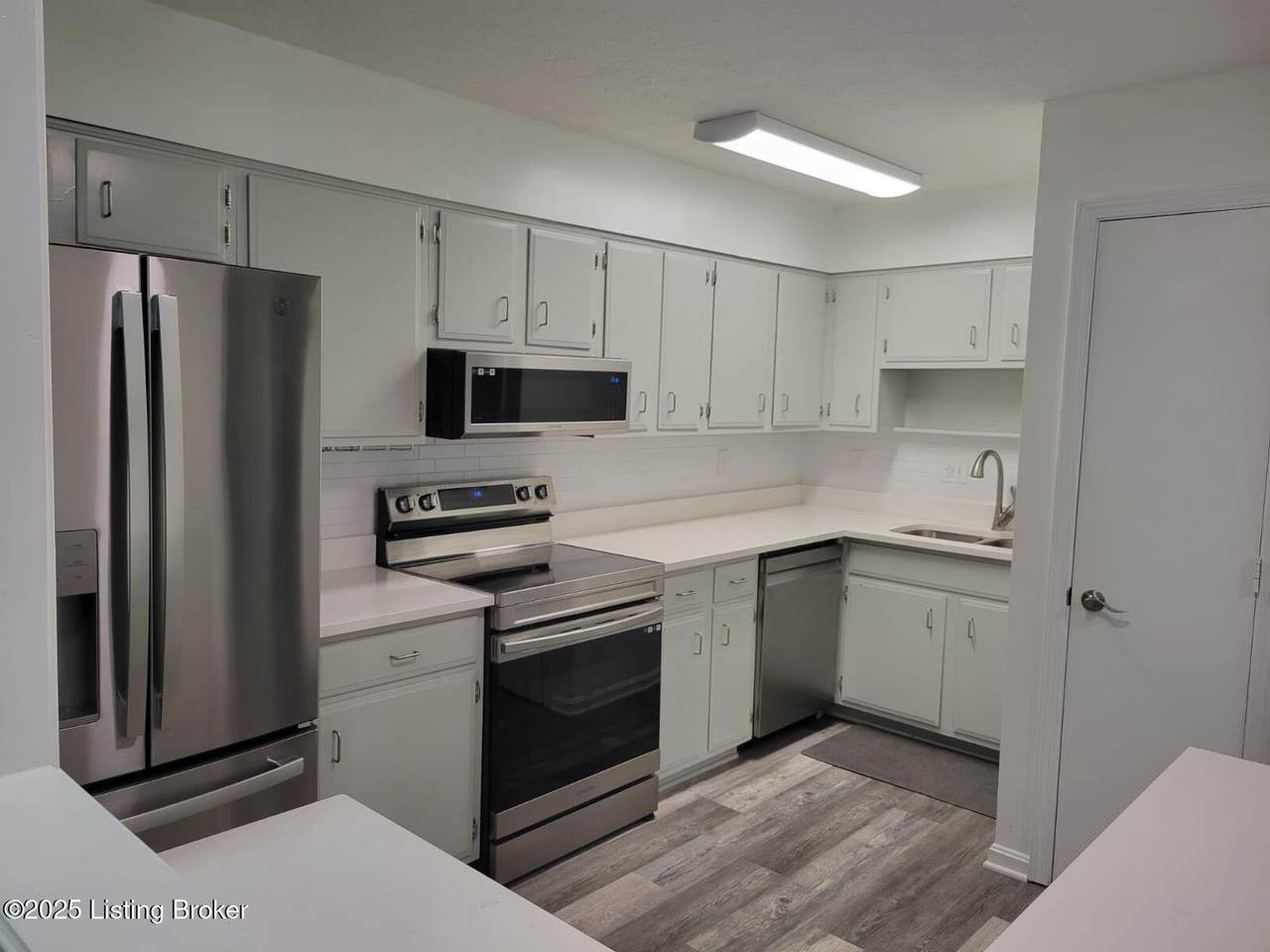 111 La Fontenay Ct - Photo 1