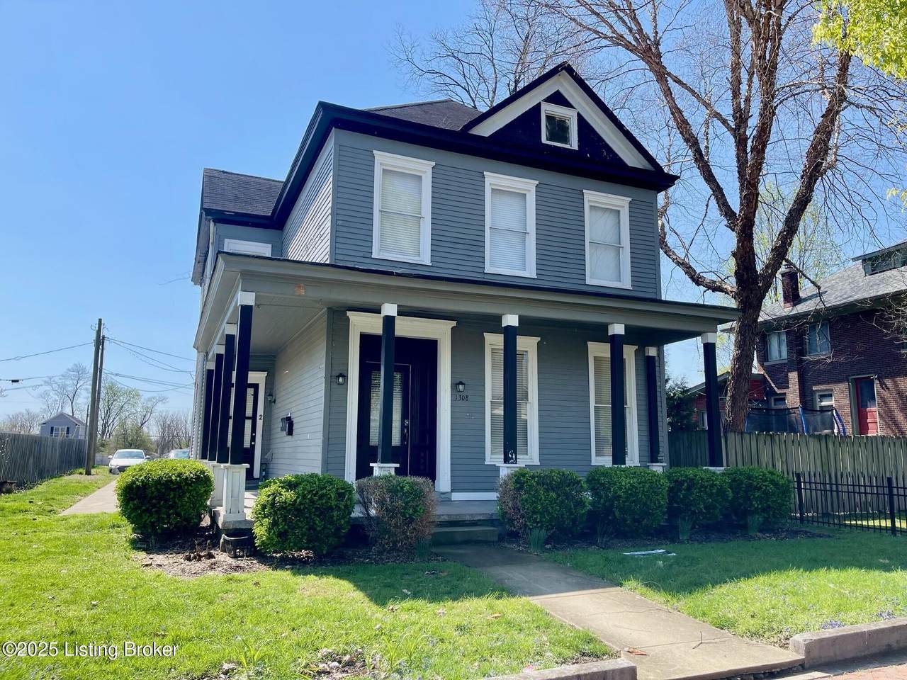 1308 Main St - Photo 1