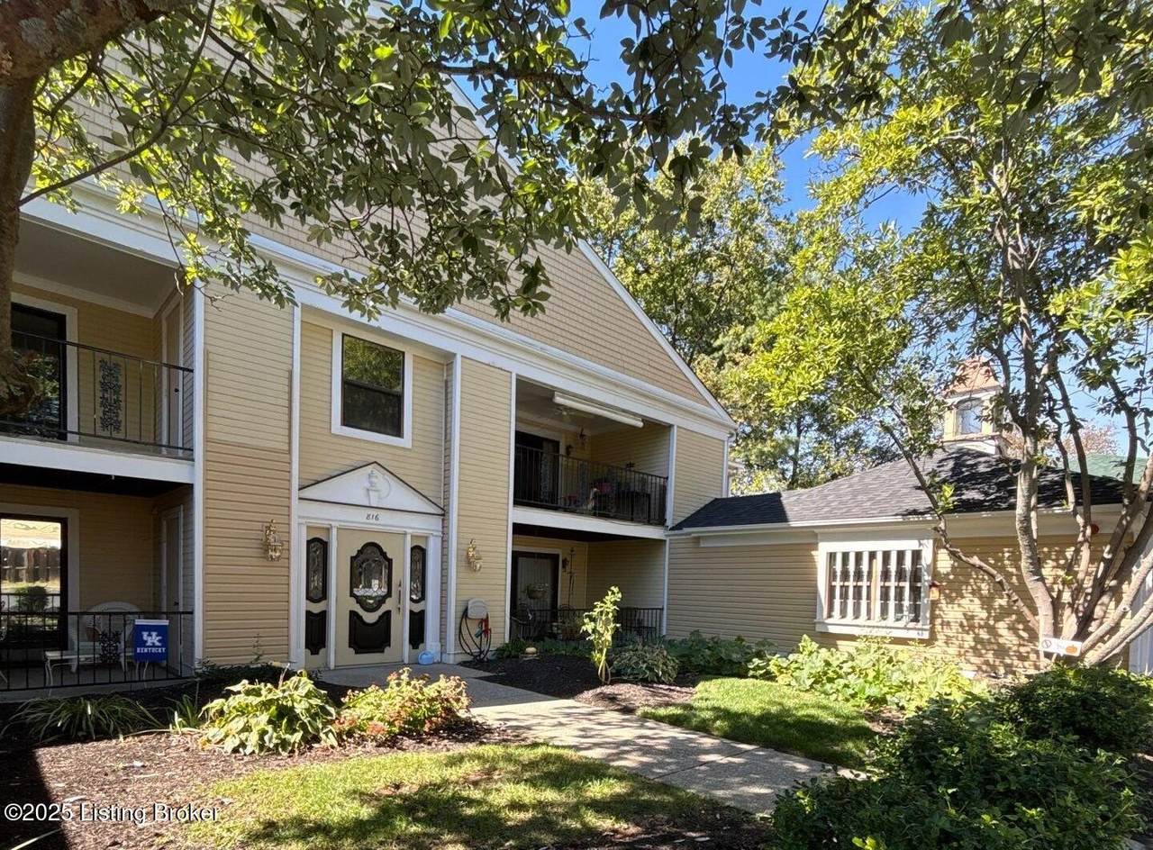 816 Washburn Ave - Photo 1