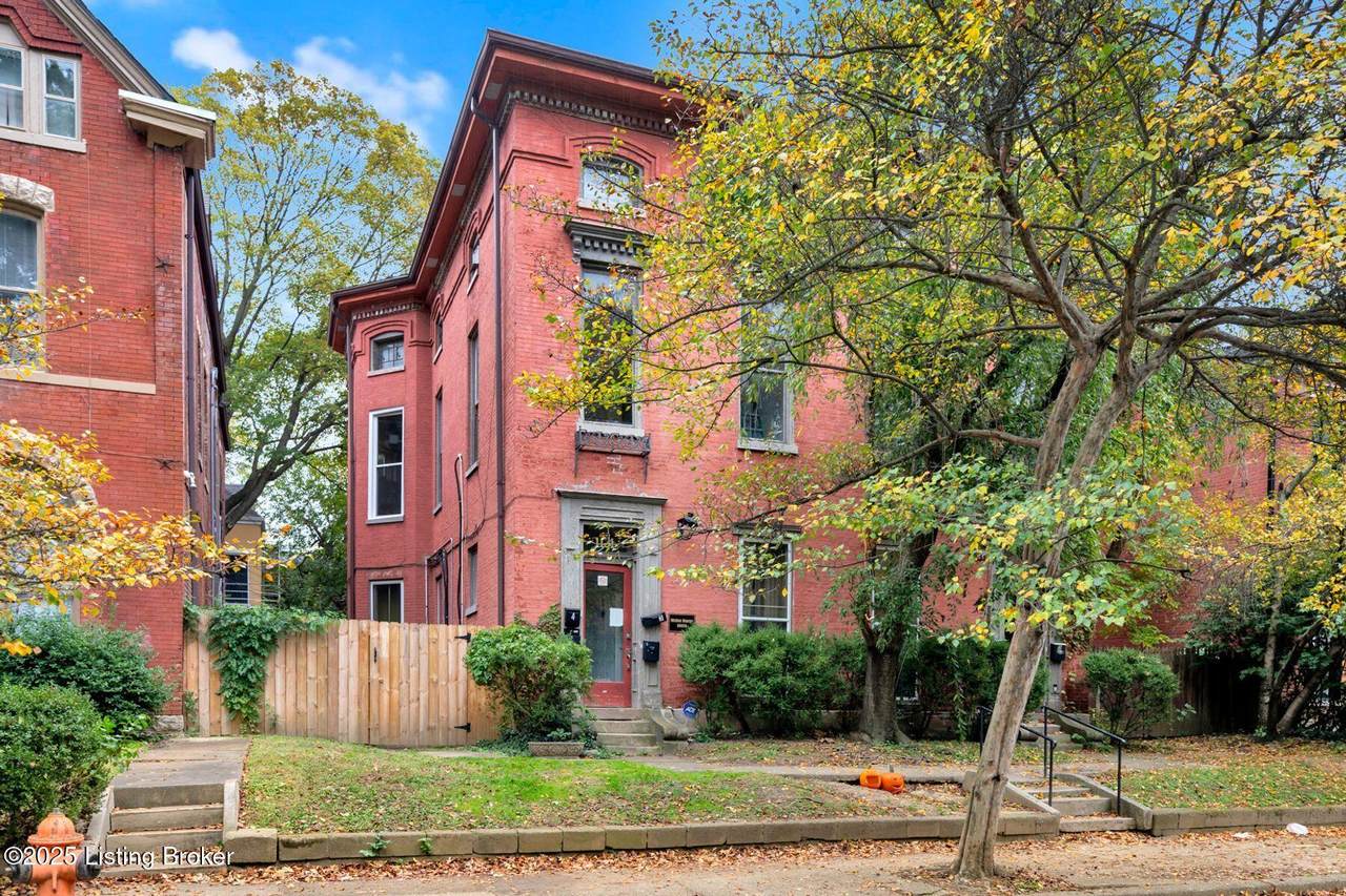 1131 Brook St - Photo 1