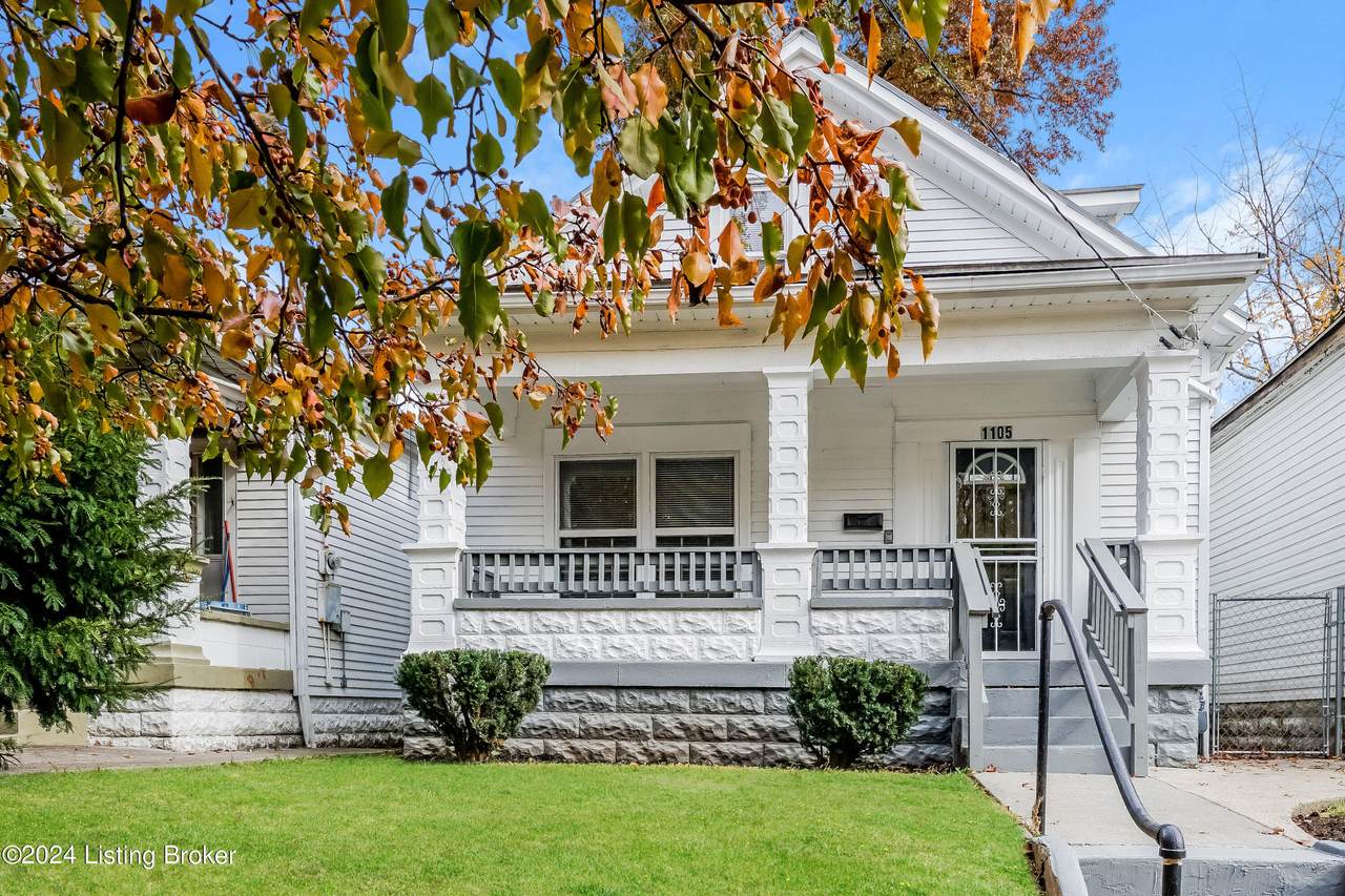 1105 32nd St - Photo 1