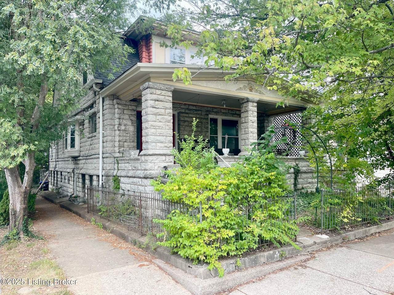 1401 Breckinridge St - Photo 1